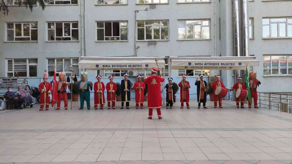 Hastanede moral konseri