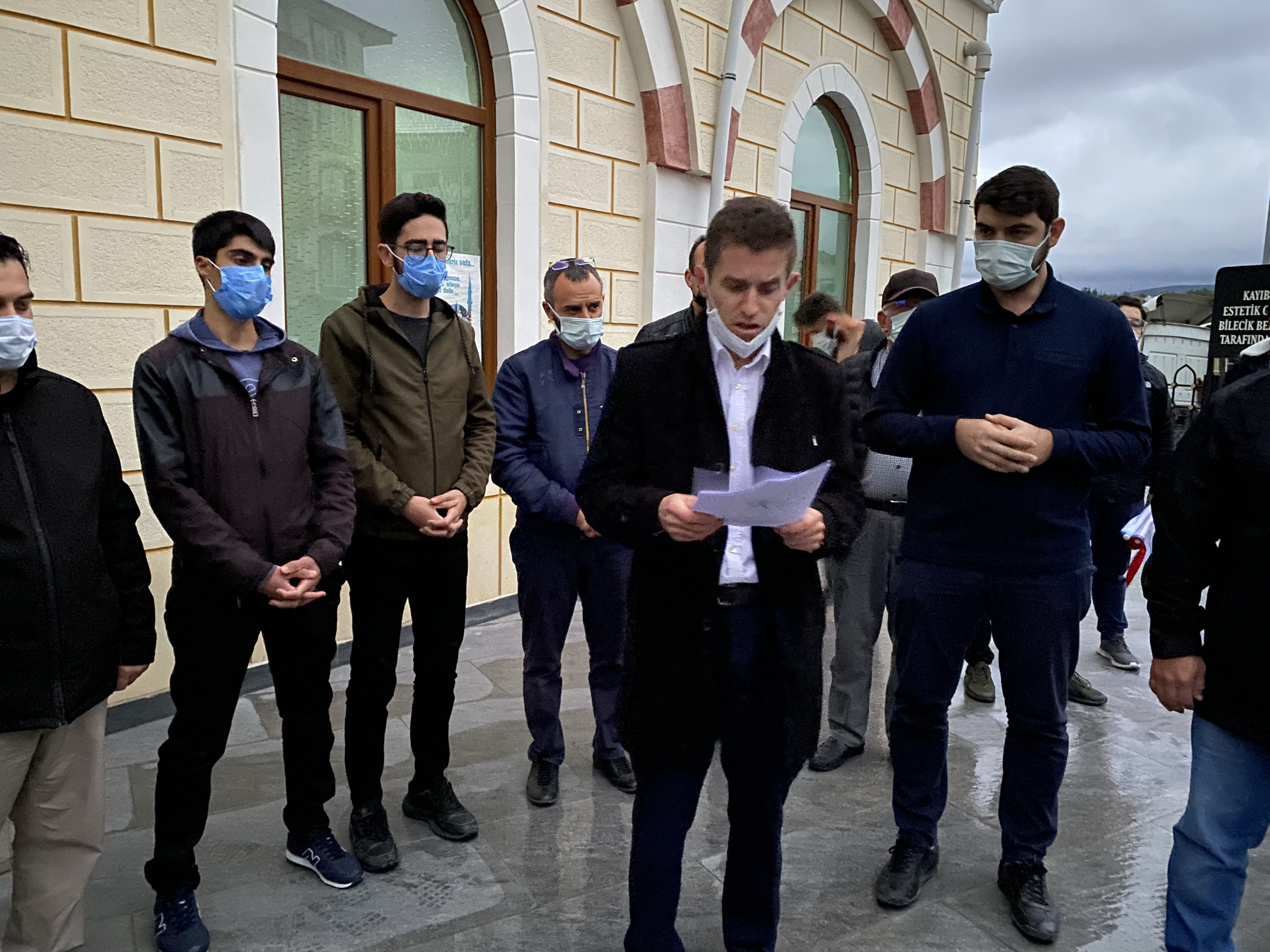 tugva-hakkinda-cikan-kadrolasma-ve-usulsuzluk-iddialari-uzerine-turkiyede-es-zamanli-bilecikte-de-sabah-namazina-muteakiben-basin-aciklamasi-yapti-kayi-boyu-camiinde-sabah-namazinda-bulusan-tugva-namaz-sonrasinda-aciklamada-bulundu-002.jpg
