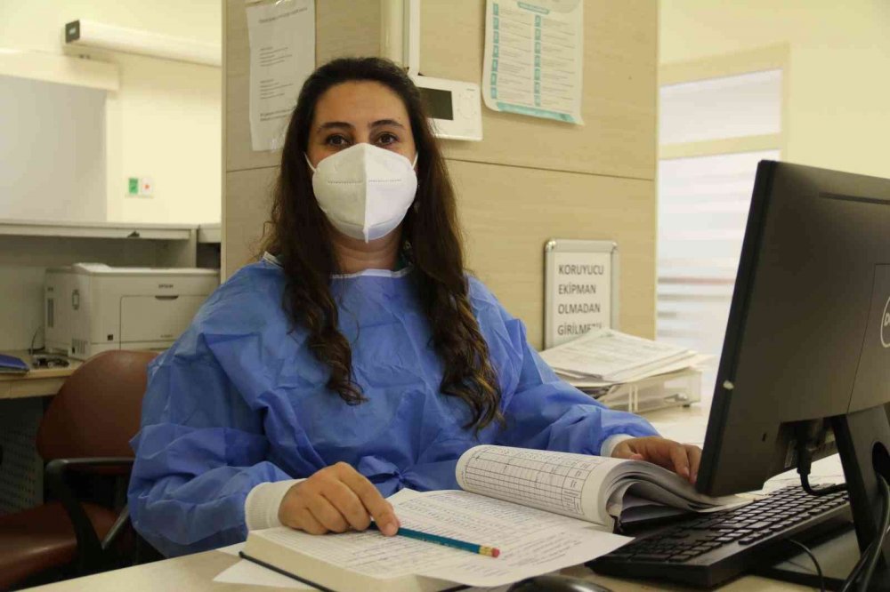 5 aylık hamile hemşire yoğun bakım hastalarının yardımına koşuyor