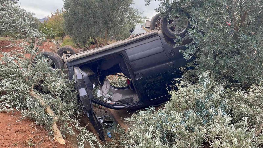 Bursa’da kanala uçan araç takla attı, içindekiler burnu kanamadan kurtuldu