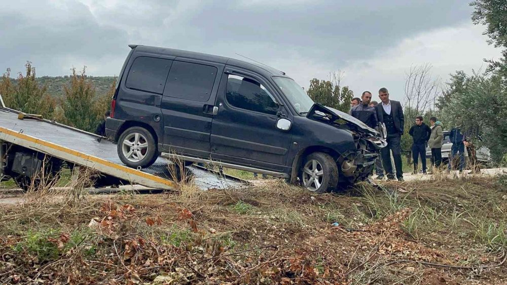 Bursa’da kanala uçan araç takla attı, içindekiler burnu kanamadan kurtuldu