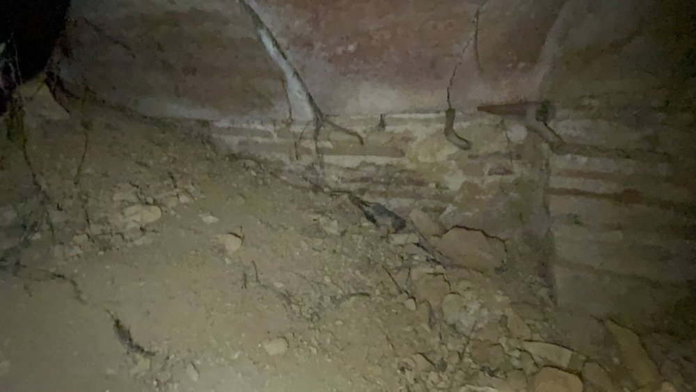 Defineciler tarlaları köstebek yuvasına çevirdi