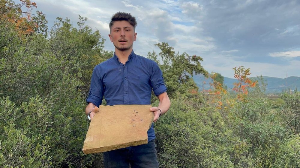 Defineciler tarlaları köstebek yuvasına çevirdi