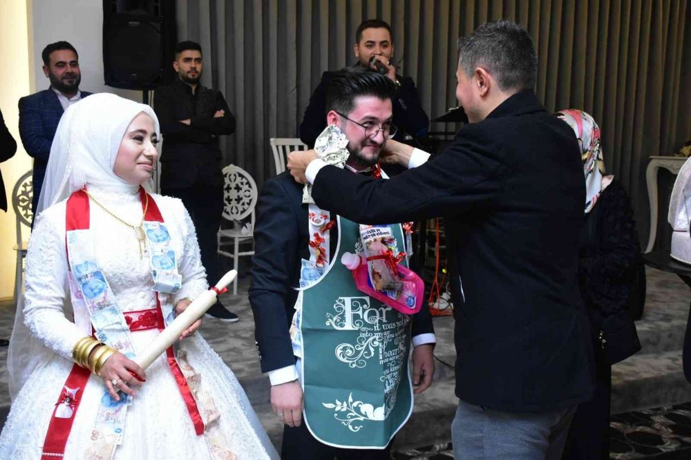 Damada takı yerine 2 kangal sucuk takıldı