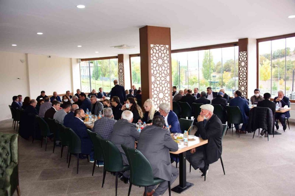 Muhtarlar onuruna yemek