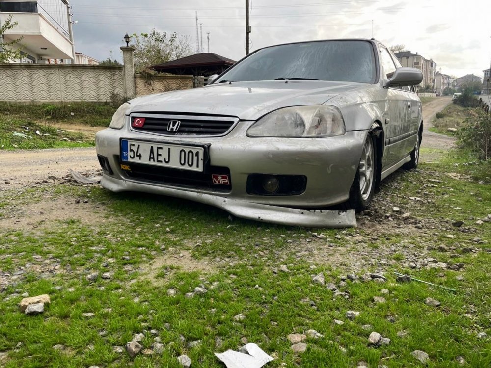 Sabah uyandığında aracını bu halde görünce şok oldu