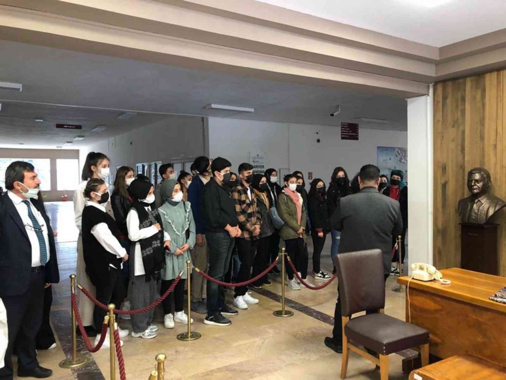 Başarılı öğrenciler hayallerindeki üniversite ile tanışıyor