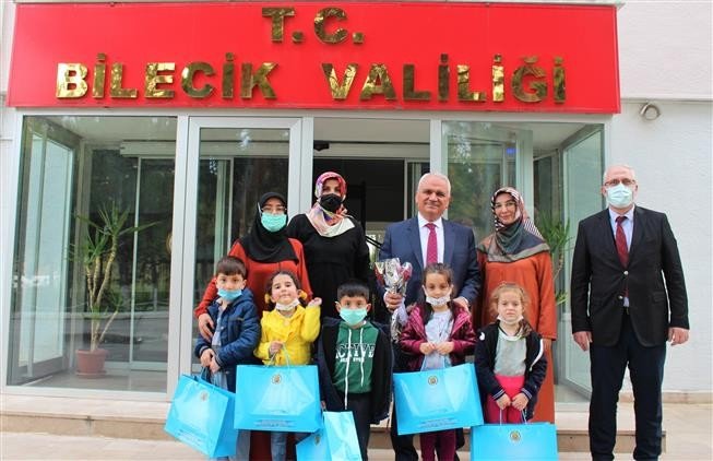 Kur’an kursu öğrencileri Vali Kızılkaya’yı ziyaret etti