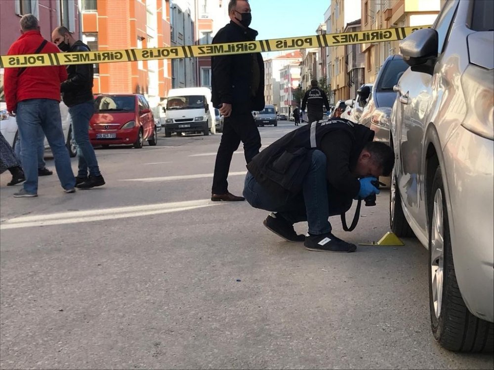 Yol verme meselesi yüzünden öğrenci dolu servise ateş etti