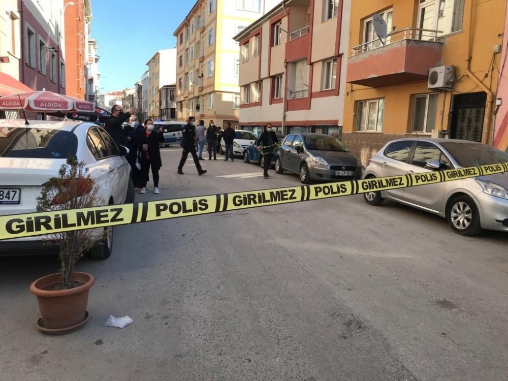 Yol verme meselesi yüzünden öğrenci dolu servise ateş etti
