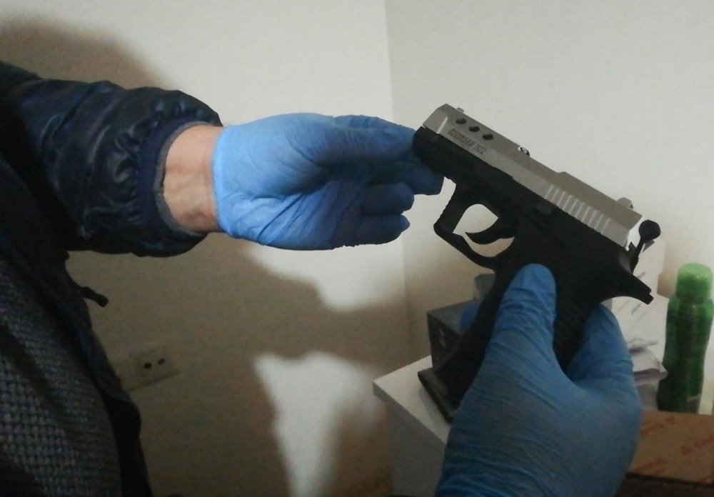 Yasa dışı silah ticareti operasyonunda 6 kişi yakalandı