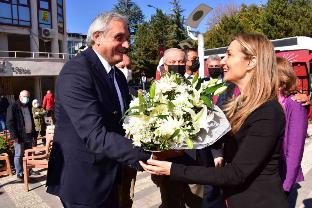 CHP Kadın Kolları Genel Başkanı Nazlıaka’dan Bozüyük Belediyesine ziyaret