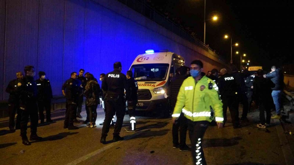 Bursa’da 7 aracın karıştığı zincirleme kazada ortalık savaş alanına döndü: 1’i ağır 10 yaralı