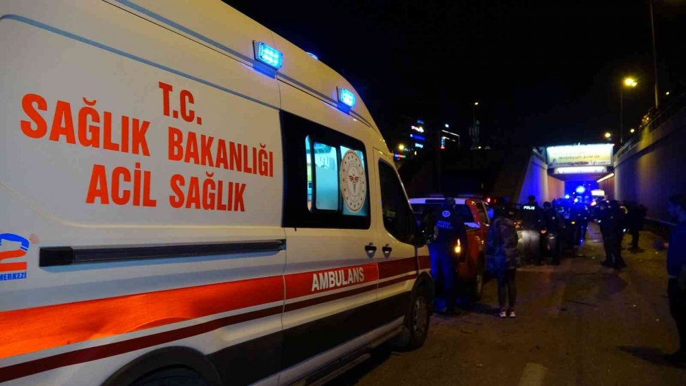 Bursa’da 7 aracın karıştığı zincirleme kazada ortalık savaş alanına döndü: 1’i ağır 10 yaralı