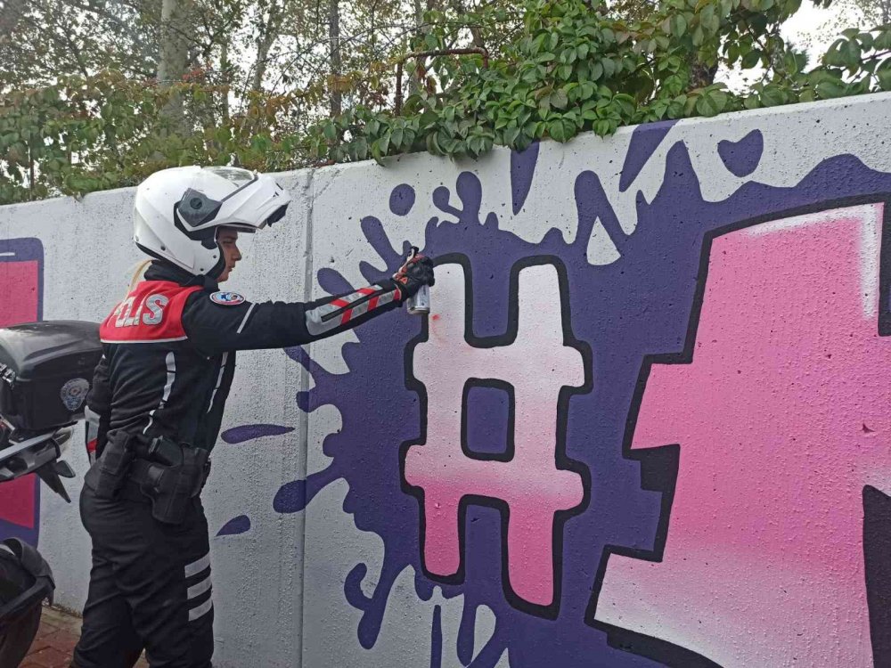 Duvarlar kadınlar için renklendi