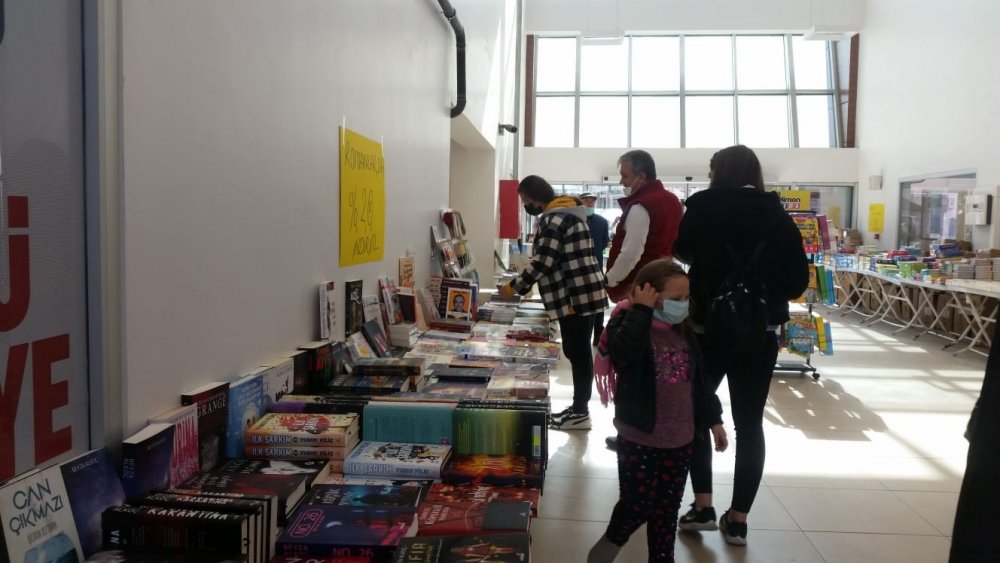 Pazaryeri’nde açılan kitap fuarı kitapseverleri buluşturdu