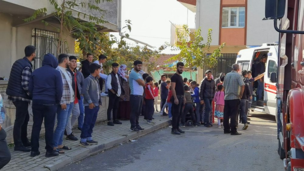 Anne ve 2 çocuğu dumandan zehirlenerek hastanelik oldu