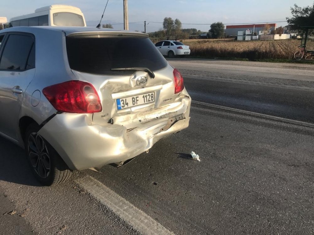 D-100’de dört araçlı zincirleme kaza: 1 yaralı