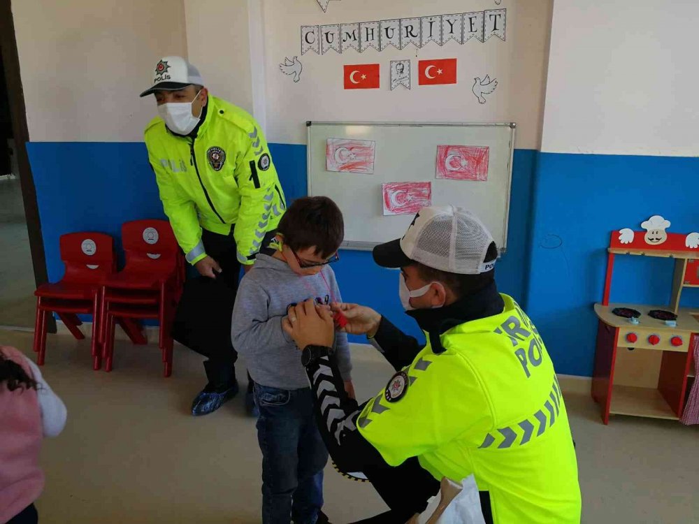Öğrencilere ‘Trafik Kuralları ve Güvenliği’ konulu eğitim semineri