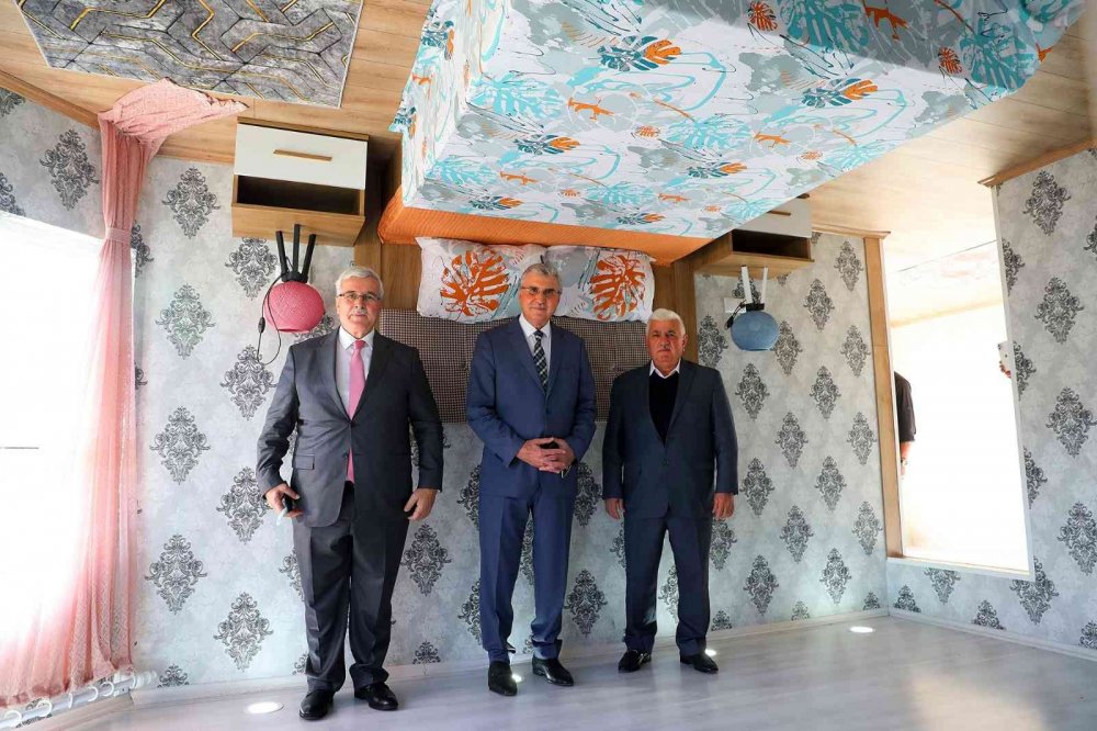 Bu evi gören dönüp bir daha bakıyor