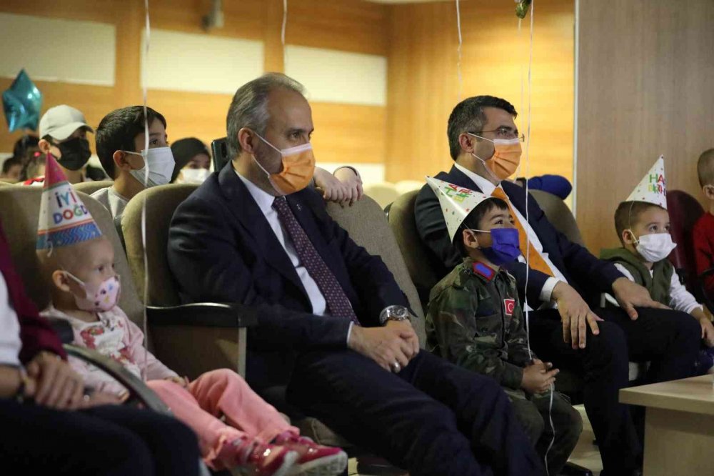 Lösemili çocuklar için tiyatro hastaneye taşındı