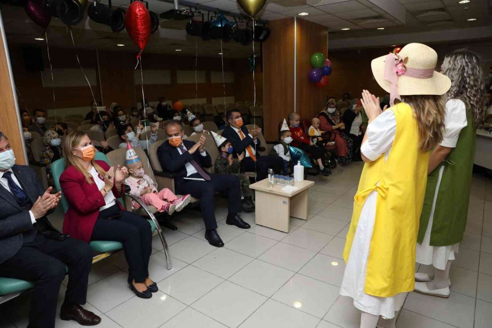 Lösemili çocuklar için tiyatro hastaneye taşındı