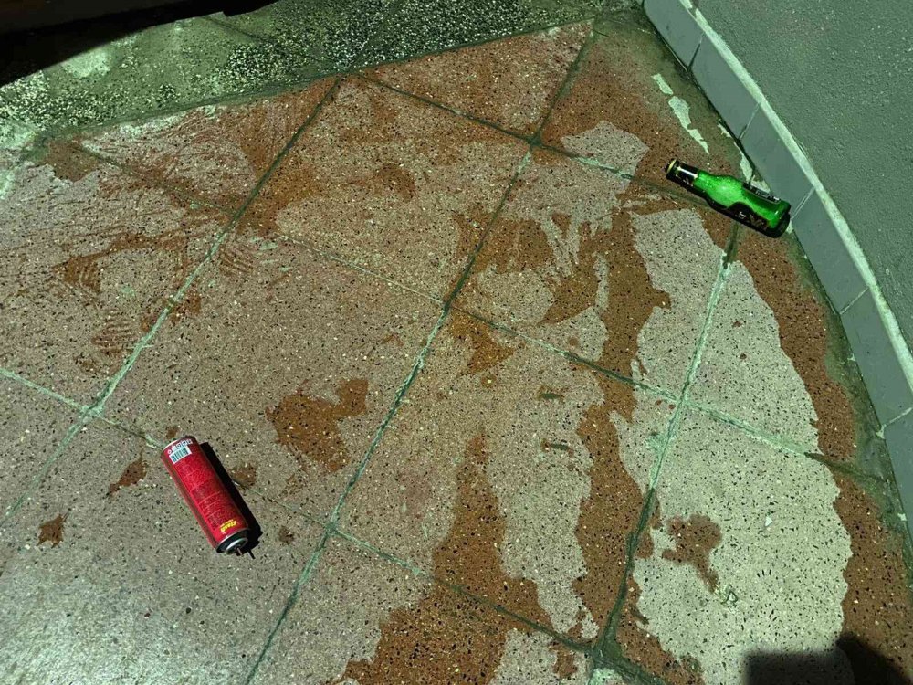 Camiye giren hırsız kovalamacayla  yakalandı, üzerinden uyuşturucu çıktı