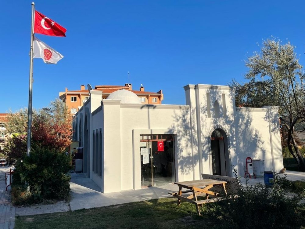 Dış sıvaları tehlike oluşturan mahalle konaklarında onarım çalışmaları