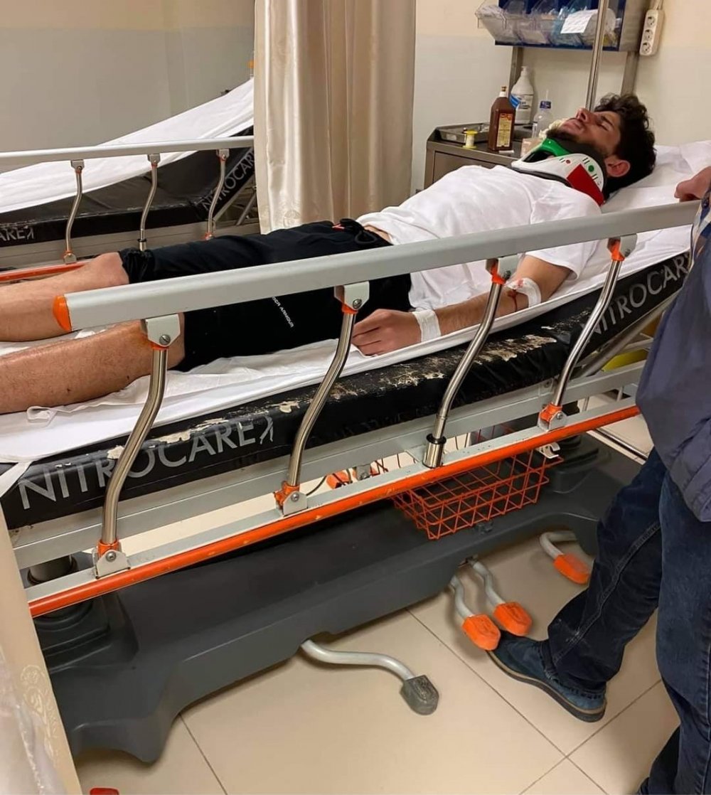 Futbolcuya kramponla saldırdı, o anlar kamerada