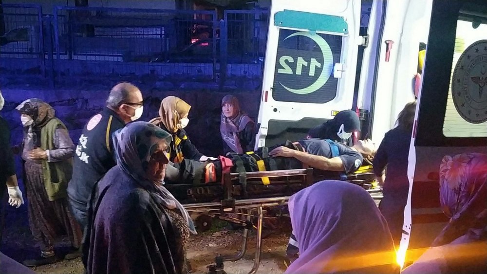 İki katlı evde çıkan yangına müdahale eden itfaiye eri yaralandı