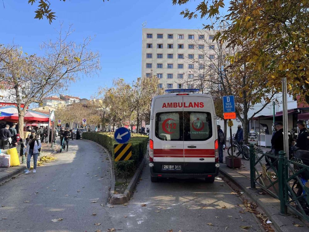 Otomobilin aynasıyla çarpma meselesi kanlı bitti