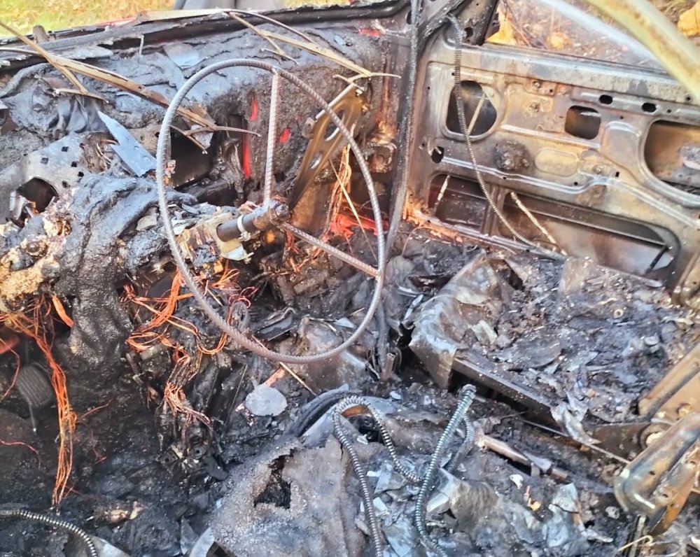 Park halindeki otomobil yangında kullanılamaz hale geldi