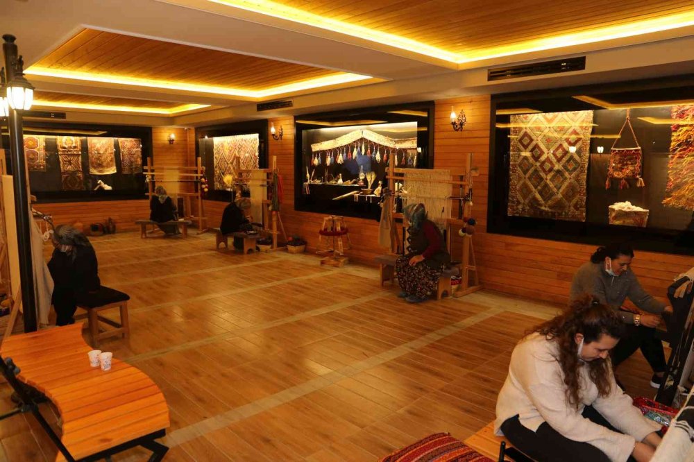 Türkiye’nin ilk ve tek uygulamalı kilim müzesi