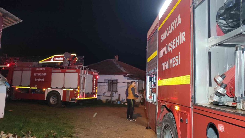 Evinin yanışını çaresizce izledi