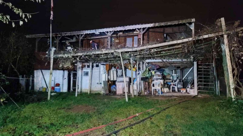 Evinin yanışını çaresizce izledi