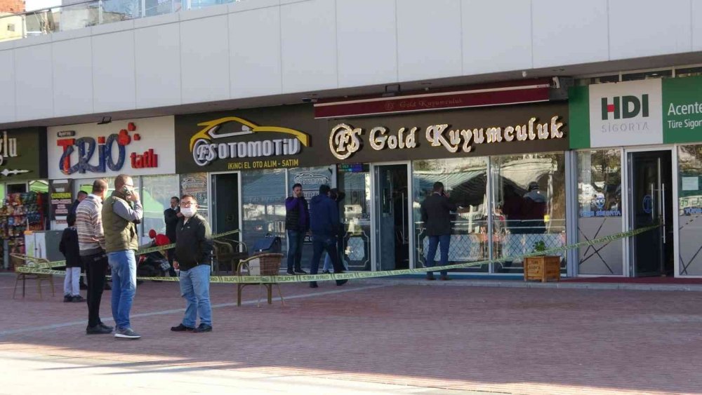 Kuyumcu soygununda sahte altınları bile götürdü