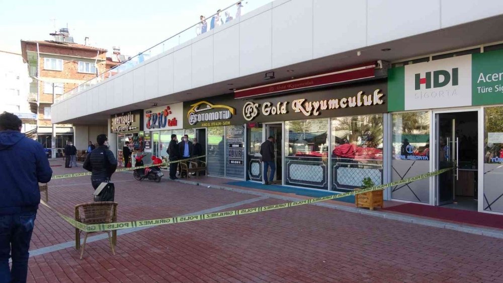 Kuyumcu soygununda sahte altınları bile götürdü