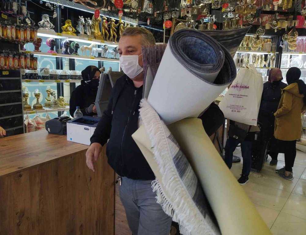 Sabah erkenden halı almaya koştular