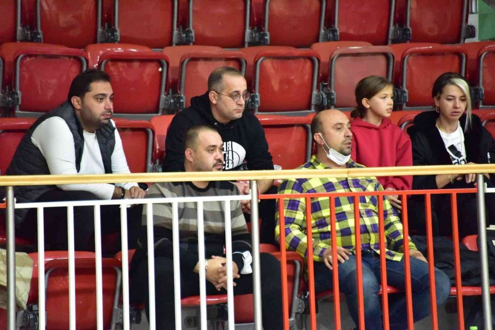 Bizim Kızlar galibiyetle döndü