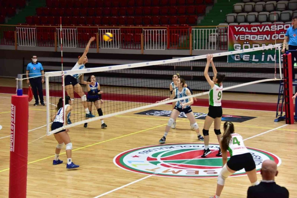 Bizim Kızlar galibiyetle döndü