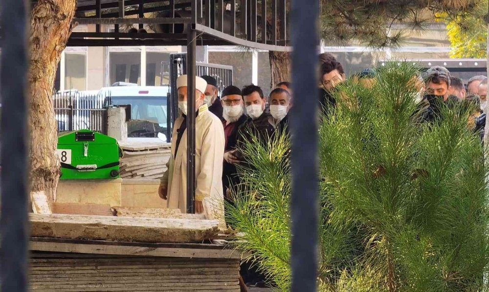 Leblebi yüzünden hayatını kaybeden kadın defnedildi