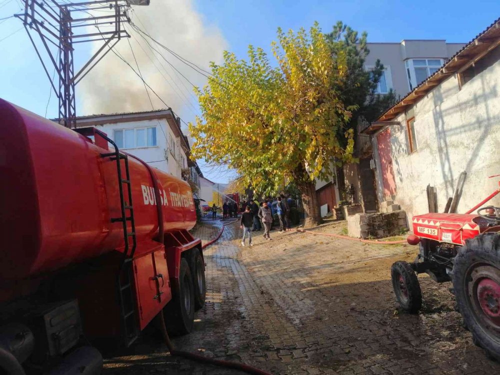 Kahraman itfaiyeci yangın söndürürken kalbine yenildi