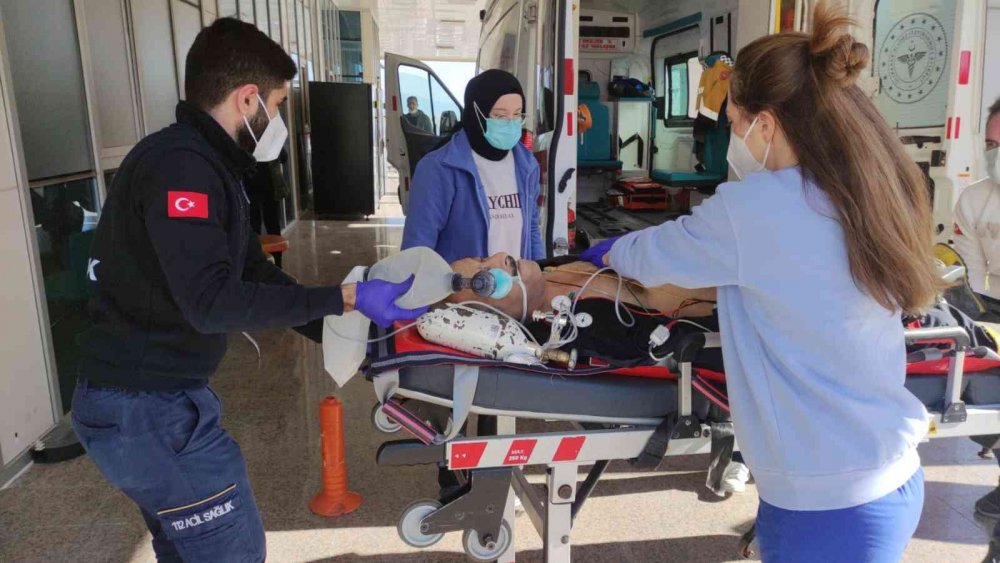 Kahraman itfaiyeci yangın söndürürken kalbine yenildi