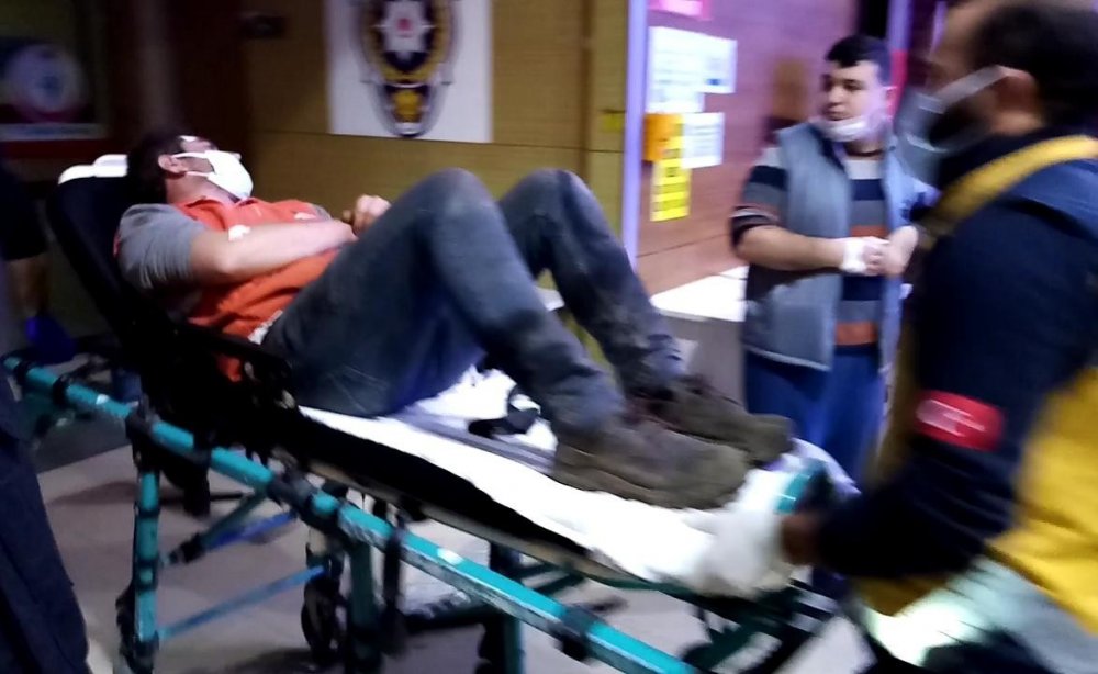 Traktör devrildi, sürücüyü ölümden koruma kabini kurtardı