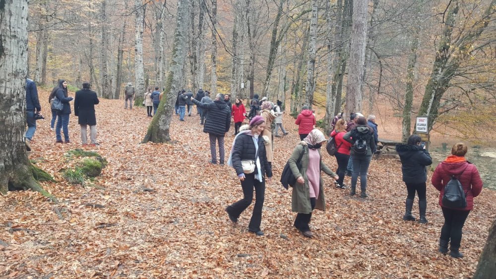 Yedigöller Milli Parkı gezisi renkli görüntülere sahne oldu
