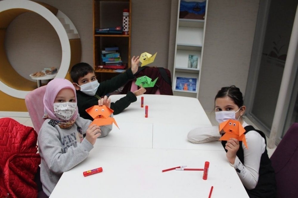 Bilecik'te minik kitapseverler origami sanatı öğrendiler!