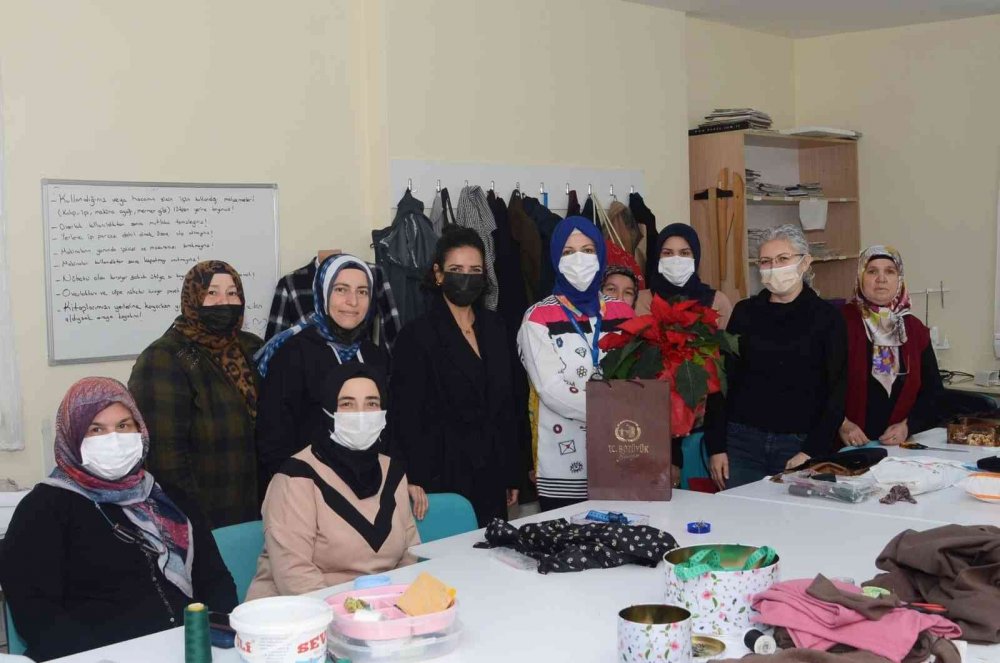 Başkan Bakkalcıoğlu’ndan öğretmenlere çiçekli kutlama