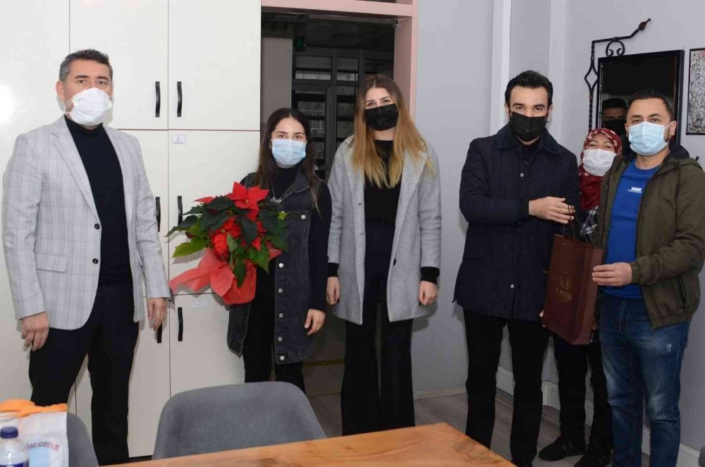 Başkan Bakkalcıoğlu’ndan öğretmenlere çiçekli kutlama