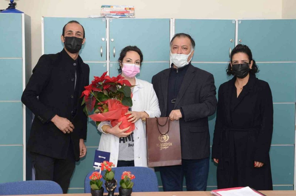 Başkan Bakkalcıoğlu’ndan öğretmenlere çiçekli kutlama