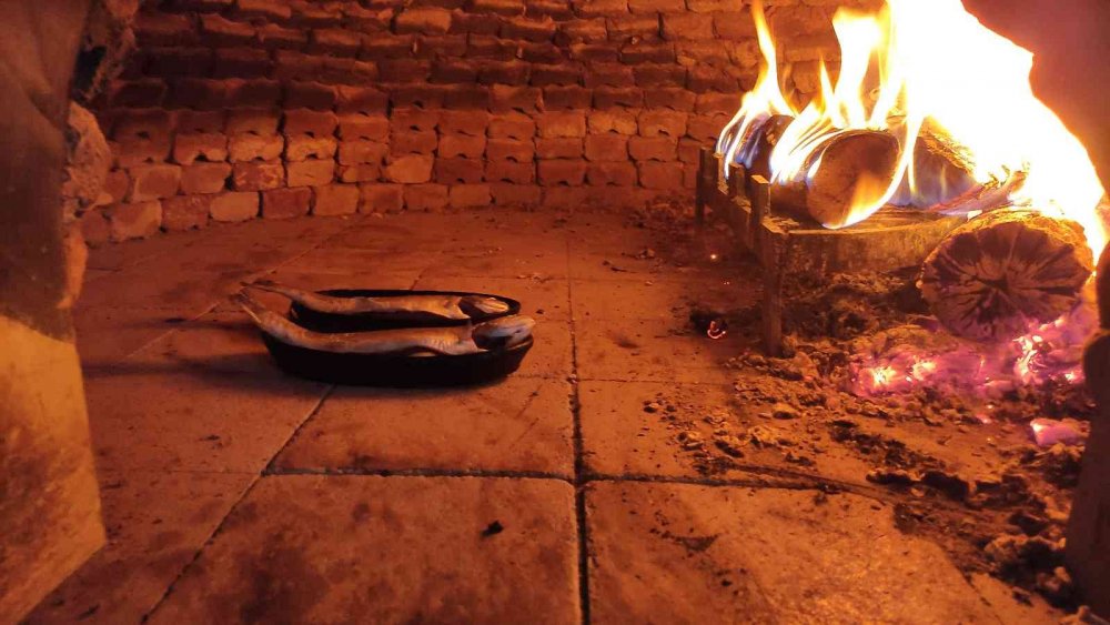 Bu işletmede herkes kendi yiyeceği balığı tutuyor